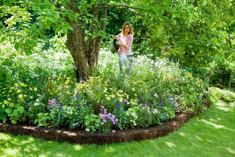 blommande trädgård med jordprodukter från LBC-Ängstorp